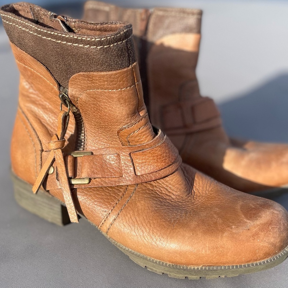 Børn booties. Size 6. Lightly worn. Too small for me